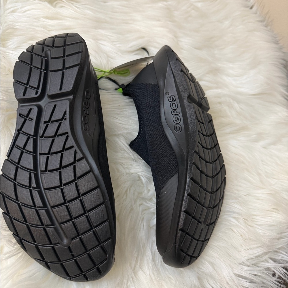 OOFOS Black Slip-On Shoes with Green Interior - Picture 4 of 6